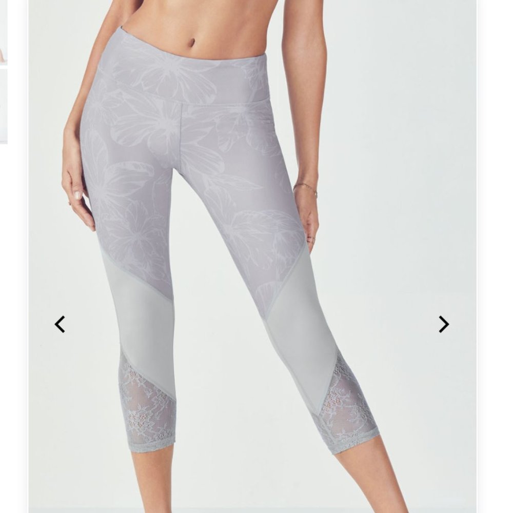 Fabletics Mid-Rise Mesh Powerhold® Capri Medium